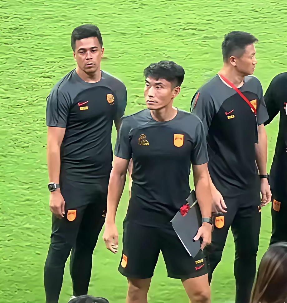 关于足总杯今晨再迎强敌，拜仁慕尼黑更衣室发声，主帅态度：质疑声仍在，细节决定成败的信息