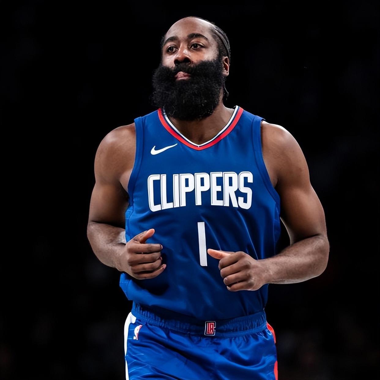 南宫体育-哈登在曼联比赛中战术调整，高光表现引发热议！的简单介绍