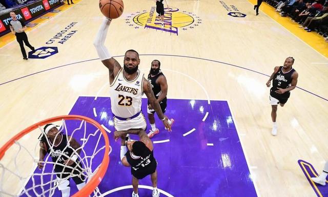 南宫体育-詹姆斯关键节点关键助攻，独行侠带队取胜！的简单介绍